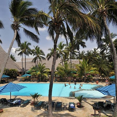 Bahari Beach Hotel Mombassa Buitenkant foto