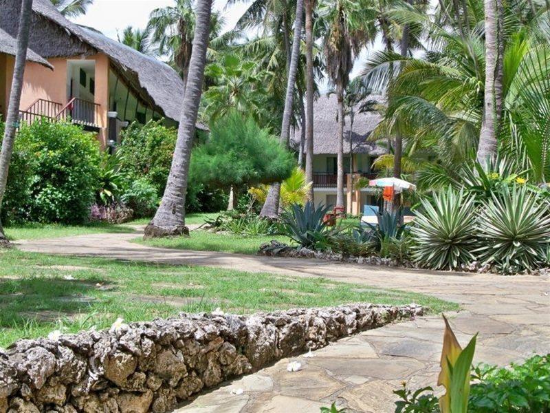 Bahari Beach Hotel Mombassa Buitenkant foto